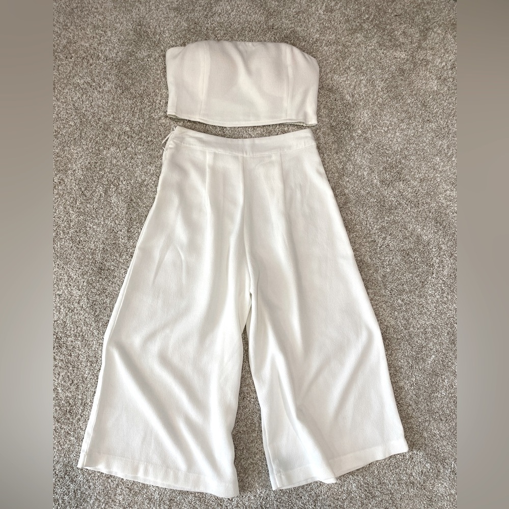 White 2-Piece Set. Strapless Crop Top with Cropped Flowy Pants
